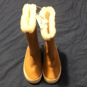 Old Navy Little girl size 12 fur lined boots